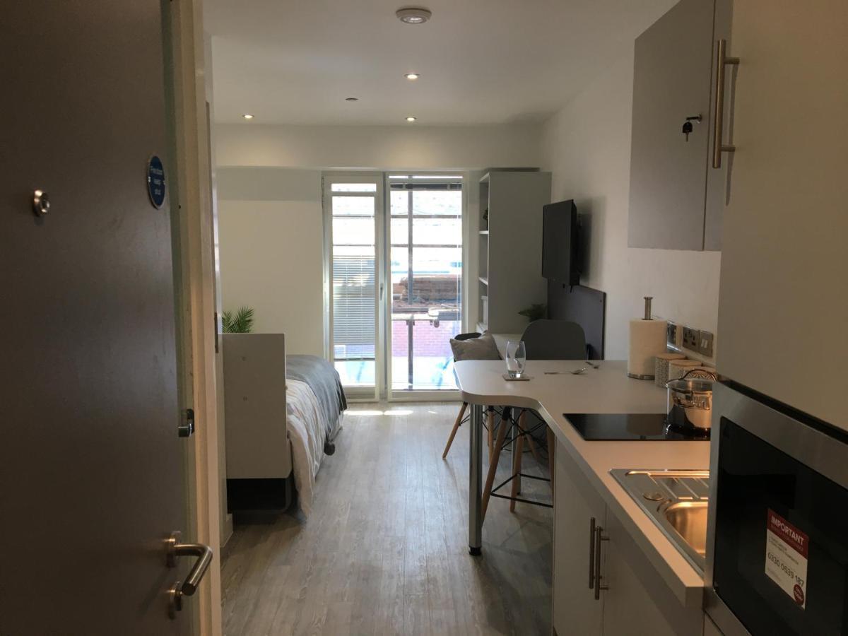 Modern Studios, Newcastle Under Lyme - Sk ภายนอก รูปภาพ